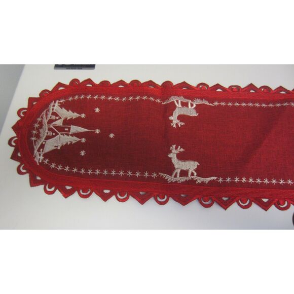 NWT SET 3 CHRISTMAS RED EMBROIDERED LINEN DECOR PIECES 2 ROUND /1 OBLONG - Picture 3 of 4